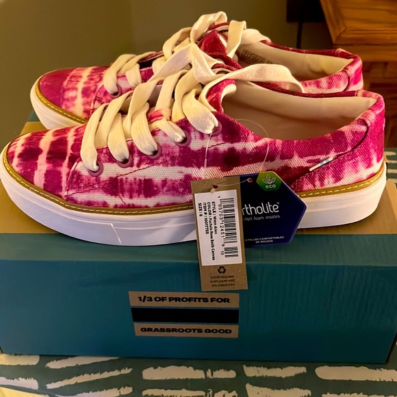 Brand New in Box!!! TOMS Sneakers Alex Women - Fuchsia Rose Batik Canvas Size 8 - Picture 2 of 5